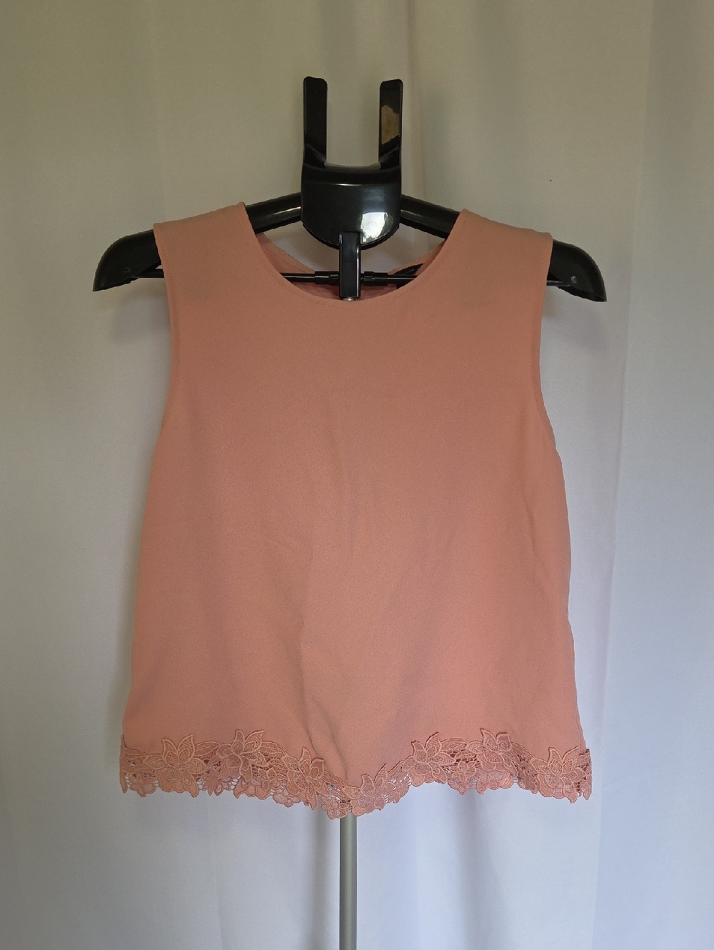 Sleeveless Lace-Hem Tank Top - Peach
